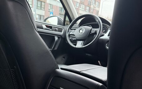 Volkswagen Touareg III, 2011 год, 1 750 000 рублей, 19 фотография