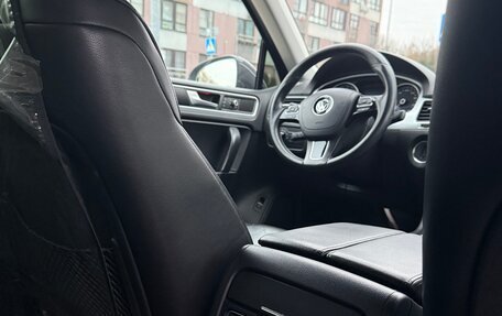 Volkswagen Touareg III, 2011 год, 1 750 000 рублей, 20 фотография