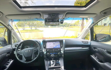 Toyota Vellfire II, 2022 год, 8 345 000 рублей, 3 фотография