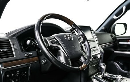 Toyota Land Cruiser 200, 2019 год, 8 498 000 рублей, 12 фотография