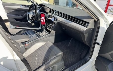 Volkswagen Passat B8 рестайлинг, 2017 год, 2 750 000 рублей, 16 фотография