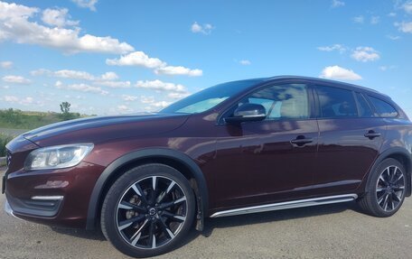 Volvo V60 Cross Country II, 2015 год, 2 200 000 рублей, 4 фотография