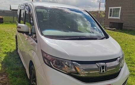 Honda Stepwgn IV, 2017 год, 1 950 000 рублей, 2 фотография
