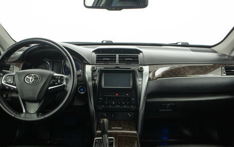 Toyota Camry, 2017 год, 1 999 000 рублей, 14 фотография