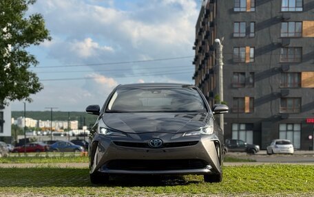 Toyota Prius IV XW50, 2019 год, 1 750 000 рублей, 2 фотография