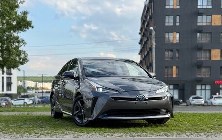 Toyota Prius IV XW50, 2019 год, 1 750 000 рублей, 3 фотография