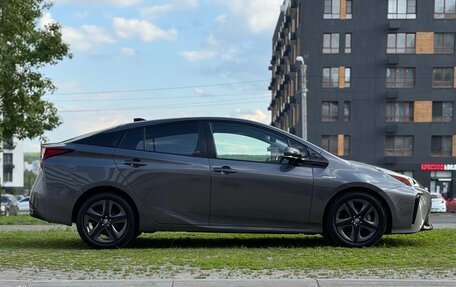 Toyota Prius IV XW50, 2019 год, 1 750 000 рублей, 4 фотография