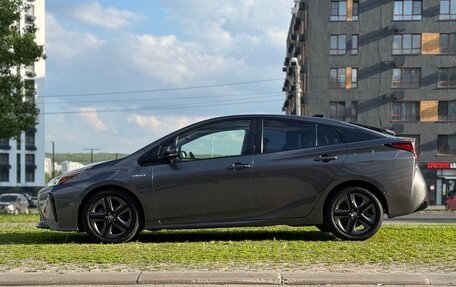 Toyota Prius IV XW50, 2019 год, 1 750 000 рублей, 5 фотография