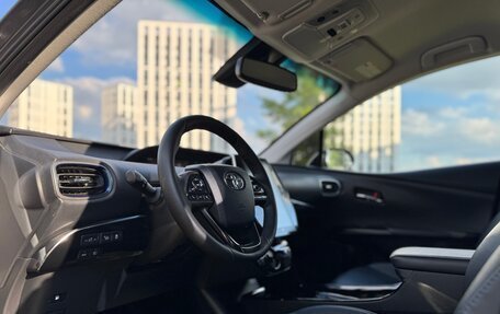 Toyota Prius IV XW50, 2019 год, 1 750 000 рублей, 18 фотография