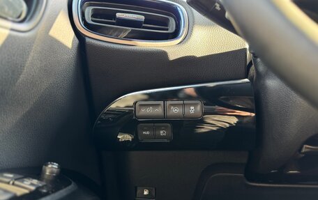 Toyota Prius IV XW50, 2019 год, 1 750 000 рублей, 19 фотография