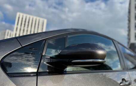 Toyota Prius IV XW50, 2019 год, 1 750 000 рублей, 13 фотография