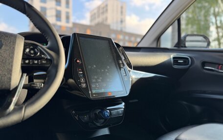 Toyota Prius IV XW50, 2019 год, 1 750 000 рублей, 21 фотография