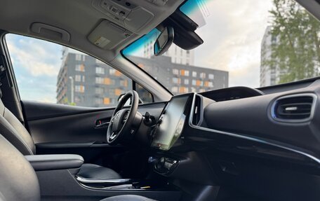Toyota Prius IV XW50, 2019 год, 1 750 000 рублей, 30 фотография