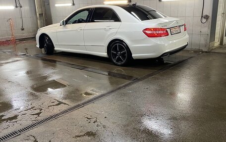 Mercedes-Benz E-Класс, 2011 год, 1 450 000 рублей, 5 фотография