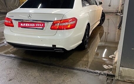 Mercedes-Benz E-Класс, 2011 год, 1 450 000 рублей, 3 фотография
