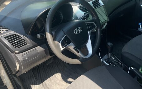 Hyundai Solaris II рестайлинг, 2012 год, 800 000 рублей, 3 фотография