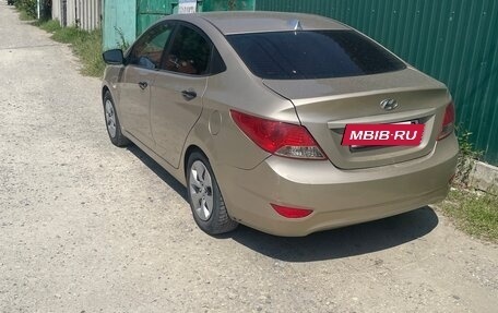 Hyundai Solaris II рестайлинг, 2012 год, 800 000 рублей, 4 фотография