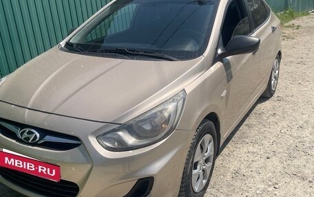 Hyundai Solaris II рестайлинг, 2012 год, 800 000 рублей, 2 фотография