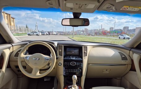 Infiniti QX70, 2015 год, 2 100 000 рублей, 13 фотография