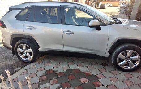 Toyota RAV4, 2020 год, 3 370 000 рублей, 10 фотография