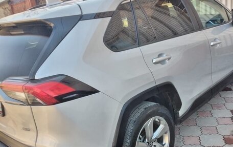 Toyota RAV4, 2020 год, 3 370 000 рублей, 9 фотография