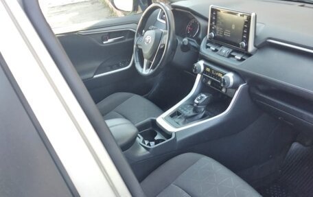 Toyota RAV4, 2020 год, 3 370 000 рублей, 13 фотография