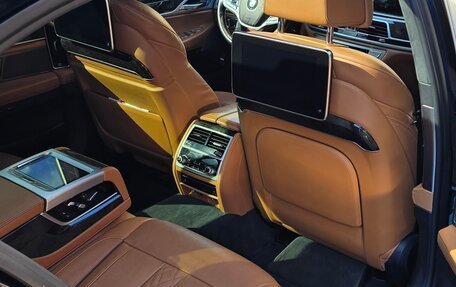 BMW 7 серия, 2018 год, 6 000 000 рублей, 3 фотография