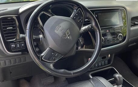 Mitsubishi Outlander III рестайлинг 3, 2017 год, 1 750 000 рублей, 5 фотография
