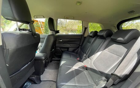 Mitsubishi Outlander III рестайлинг 3, 2017 год, 1 750 000 рублей, 7 фотография