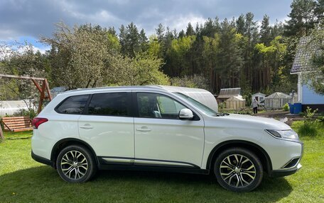 Mitsubishi Outlander III рестайлинг 3, 2017 год, 1 750 000 рублей, 3 фотография