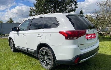 Mitsubishi Outlander III рестайлинг 3, 2017 год, 1 750 000 рублей, 4 фотография