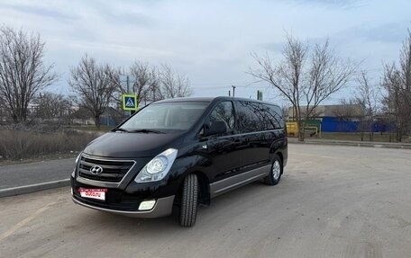 Hyundai H-1 II рестайлинг, 2018 год, 2 400 000 рублей, 1 фотография