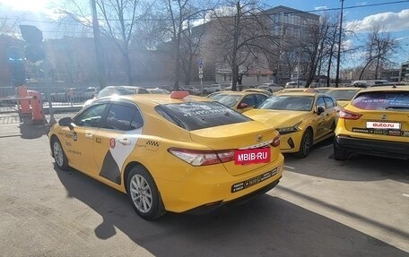 Toyota Camry, 2021 год, 2 100 000 рублей, 9 фотография