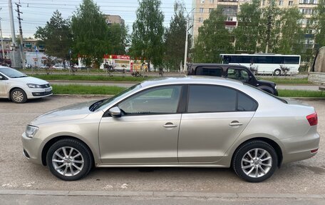 Volkswagen Jetta VI, 2012 год, 1 000 000 рублей, 2 фотография