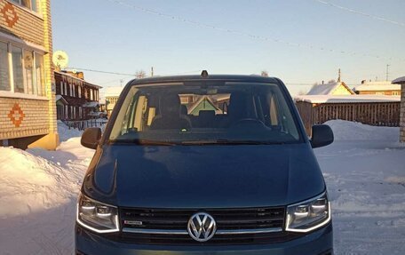 Volkswagen Transporter T6 рестайлинг, 2017 год, 4 500 000 рублей, 1 фотография