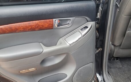 Toyota Land Cruiser Prado 120 рестайлинг, 2004 год, 2 000 000 рублей, 2 фотография