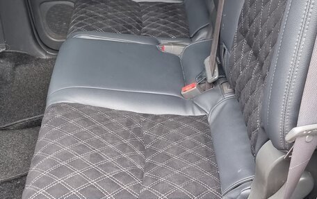Toyota Land Cruiser Prado 120 рестайлинг, 2004 год, 2 000 000 рублей, 23 фотография