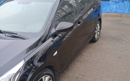 Hyundai Solaris II рестайлинг, 2016 год, 880 000 рублей, 2 фотография
