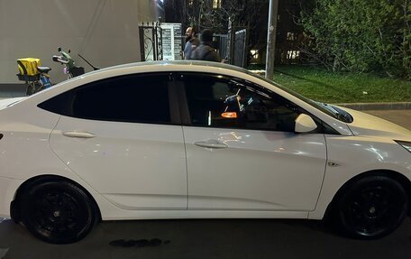 Hyundai Solaris II рестайлинг, 2016 год, 1 050 000 рублей, 2 фотография