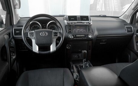 Toyota Land Cruiser Prado 150 рестайлинг 2, 2016 год, 3 399 000 рублей, 6 фотография
