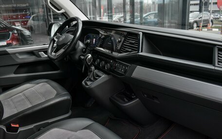 Volkswagen Multivan T6 рестайлинг, 2020 год, 5 290 000 рублей, 11 фотография