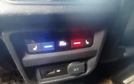 Volkswagen Tiguan II, 2018 год, 3 120 000 рублей, 11 фотография