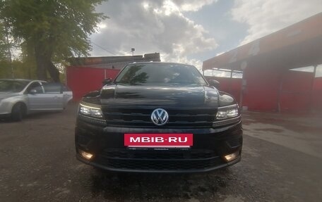Volkswagen Tiguan II, 2018 год, 3 120 000 рублей, 3 фотография