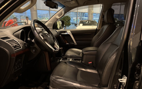 Toyota Land Cruiser Prado 150 рестайлинг 2, 2017 год, 3 734 000 рублей, 20 фотография