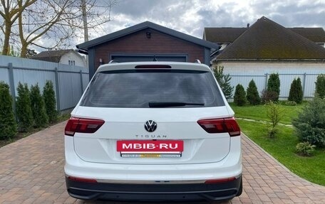 Volkswagen Tiguan II, 2021 год, 2 400 000 рублей, 4 фотография