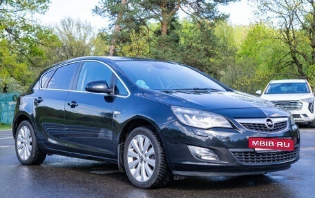 Opel Astra J, 2010 год, 850 000 рублей, 3 фотография