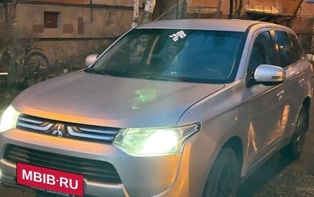 Mitsubishi Outlander III рестайлинг 3, 2012 год, 1 250 000 рублей, 5 фотография