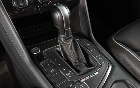 Volkswagen Tiguan II, 2019 год, 3 099 000 рублей, 16 фотография