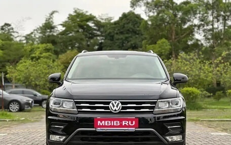 Volkswagen Tiguan II, 2021 год, 2 000 000 рублей, 2 фотография