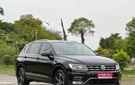 Volkswagen Tiguan II, 2021 год, 2 000 000 рублей, 3 фотография